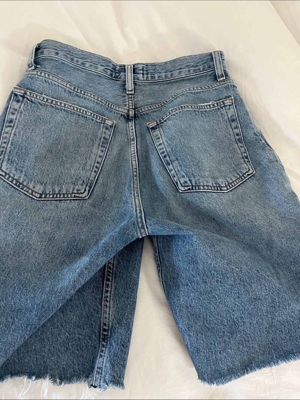 Agolde Light Blue High-Rise Frayed Denim Bermuda Shorts 90’s cut - Picture 4 of 5